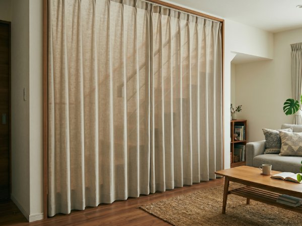 リビング階段の冷え対策でカーテンを設置する