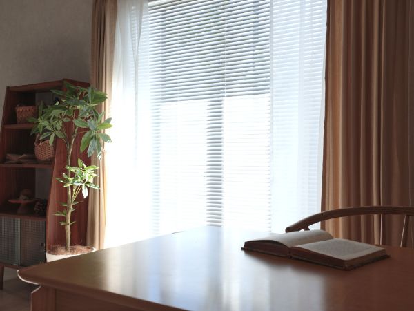 ブラインドとカーテンを併用したい！取り付け方法＆注意点を解説