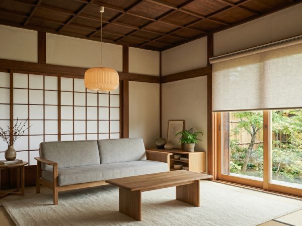 和室にロールスクリーンを使用したインテリアスタイル