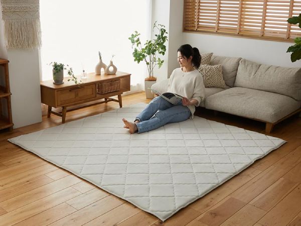 おしゃれなリバーシブルラグ『シーズンズ』