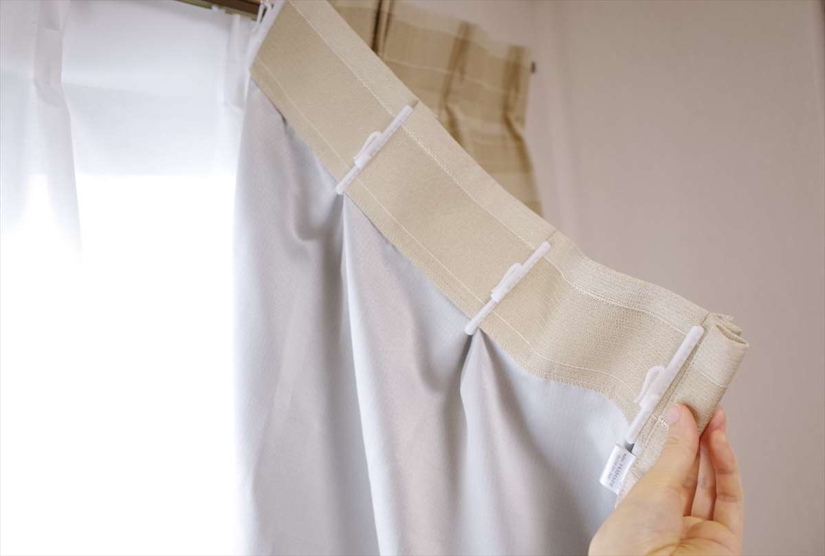 カーテンフックをつけたまま洗濯する方法【これで簡単】カーテン丸洗いが手軽にできる裏ワザ