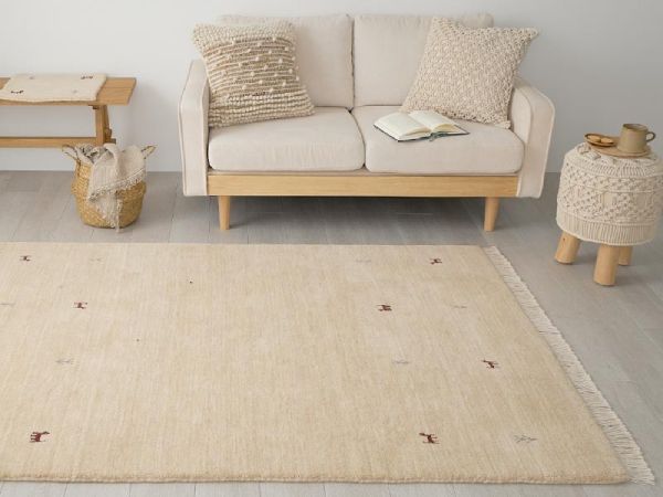 ベージュ色のギャッベ『イロハ』