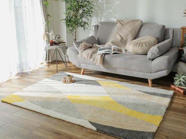 北欧風のお部屋に敷かれたおしゃれなラグ