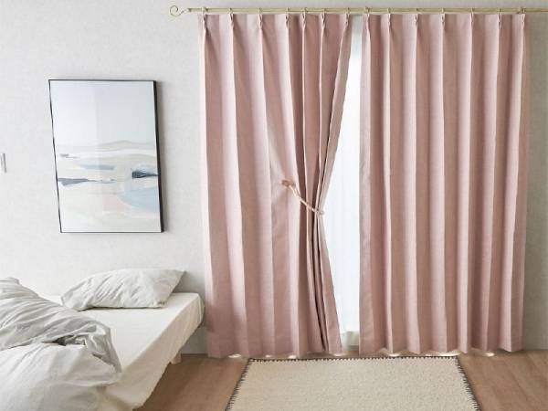 ピンクの遮光カーテン『カリナ』