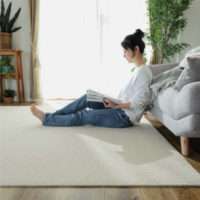 フローリングに敷くも