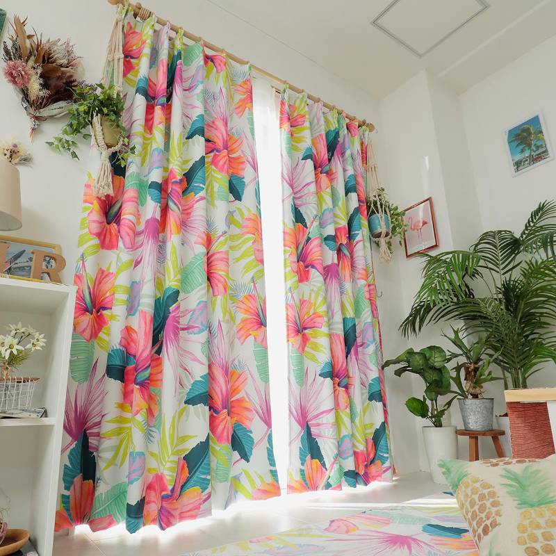 ハワイアンテイストのカーテンで夏の窓をコーディネート 南国リゾート風の部屋にピッタリの柄や色を解説 ラグ カーペット通販 びっくりカーペット