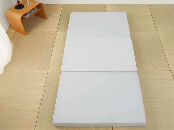 布団と敷くのに最適な厚手のマットレス