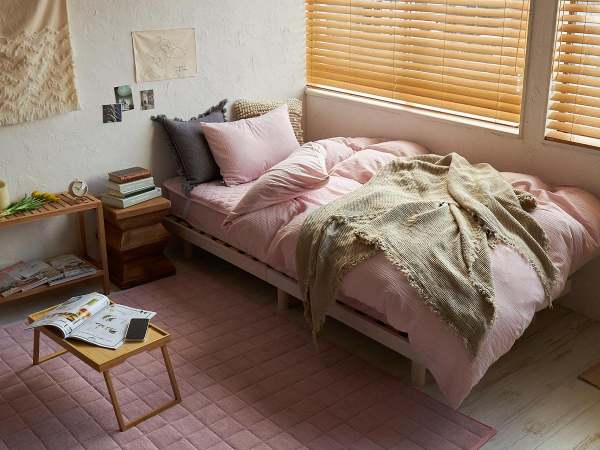 ピンクのベッドマット