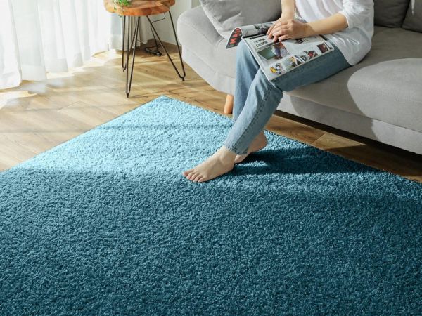 ブルーのおしゃれラグ『ジェム』