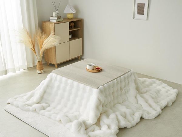 こたつが置かれた韓国風インテリア