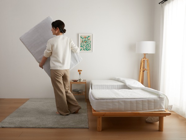 一人暮らしのダブルベッドの搬入に便利な3分割できるベッド