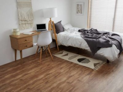 フロアタイルを敷いたワンルーム