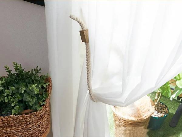 マグネットで取り付けるタッセル