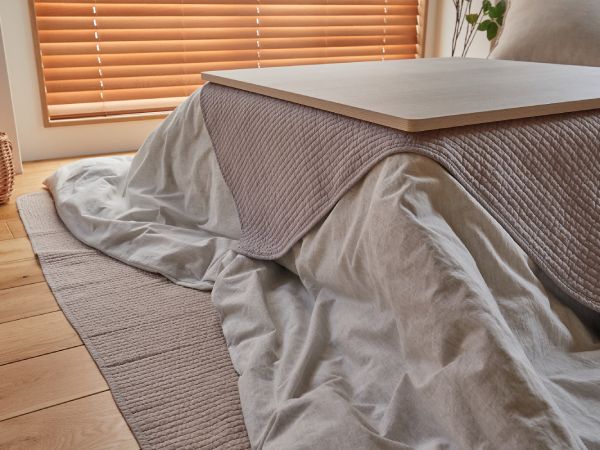 こたつ布団カバーにイブルが敷かれている