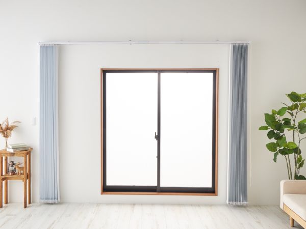 バーチカルブラインドを開いたときのたたみ代