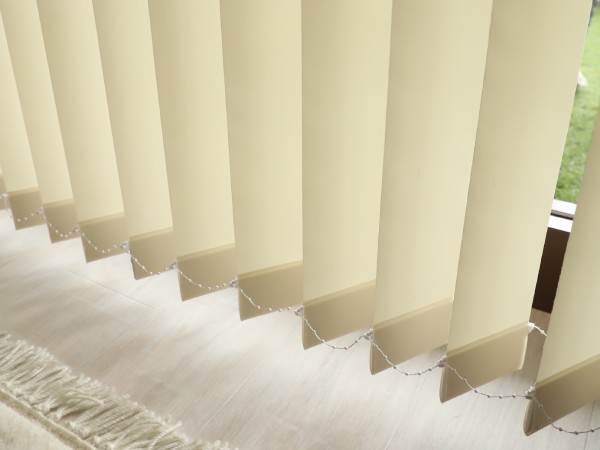 バーチカルブラインドのボトムコード