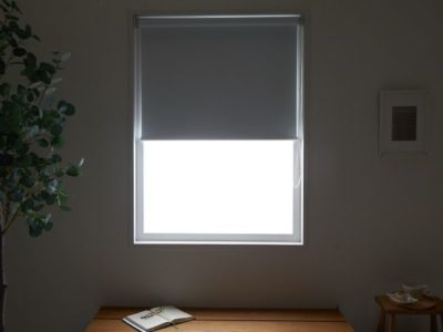 ロールスクリーンの遮光生地