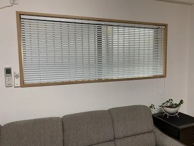 小窓にブラインドを取り付けたお客様レビュー写真