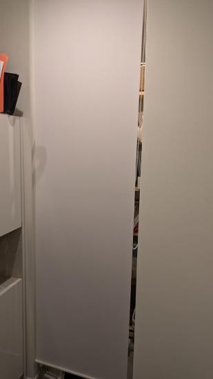 玄関シューズクローズをロールスクリーンで隠したお客様レビュー写真