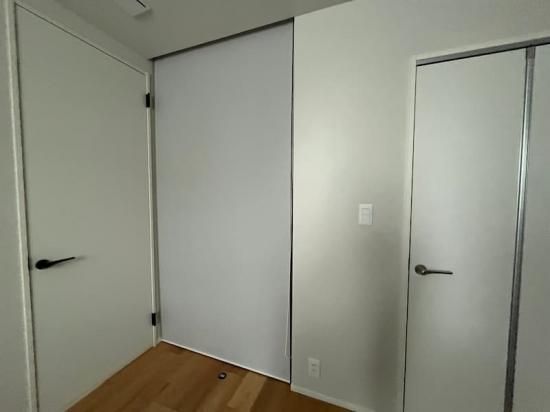 逆巻き仕様のロールスクリーン