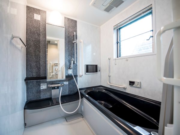 窓のついた浴室