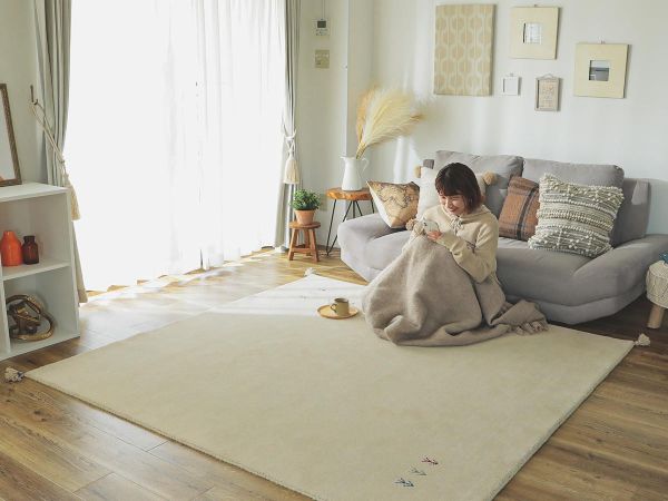 冬に使いやすいウールのラグ