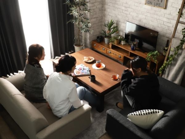 大人数で座れる大きなサイズのこたつテーブル