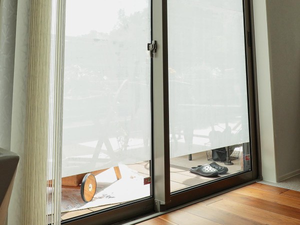 遮光機能付きガラスフィルム