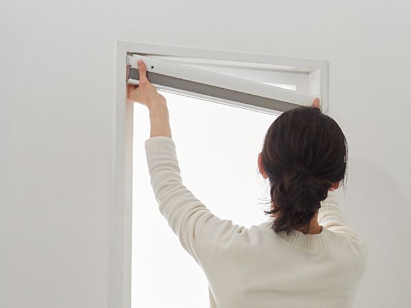 つっぱり式のハニカムスクリーン