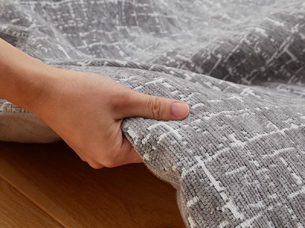 こたつ布団の厚みをチェック