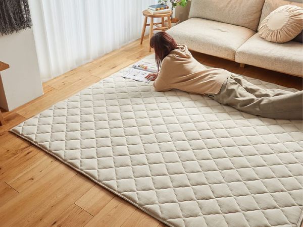 寒い冬におすすめの蓄熱ラグ『モフル』