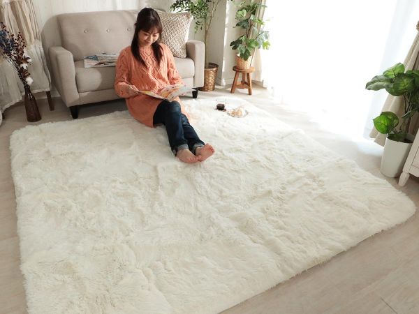 白いシャギーラグ『シフォン』