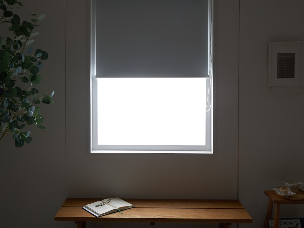 ロールスクリーンを窓枠内に設置した時の光漏れ
