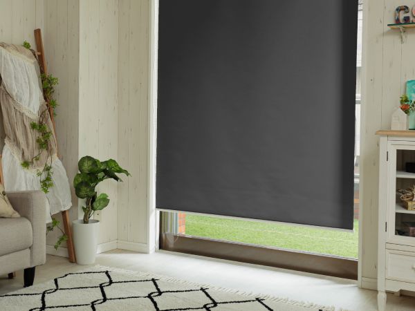 黒の非遮光のロールスクリーン