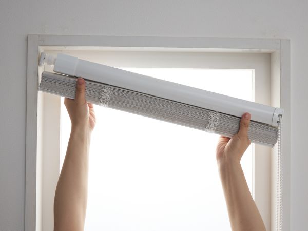 つっぱり式のブラインド