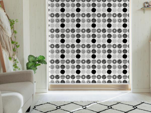 北欧柄のモノトーンロールスクリーン