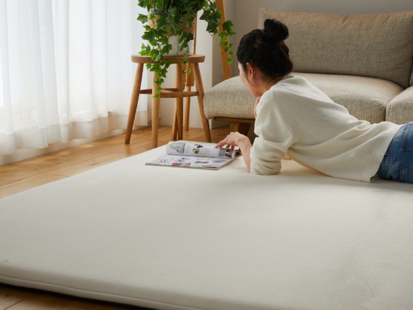 高反発のラグ『ホリデープラス高反発』