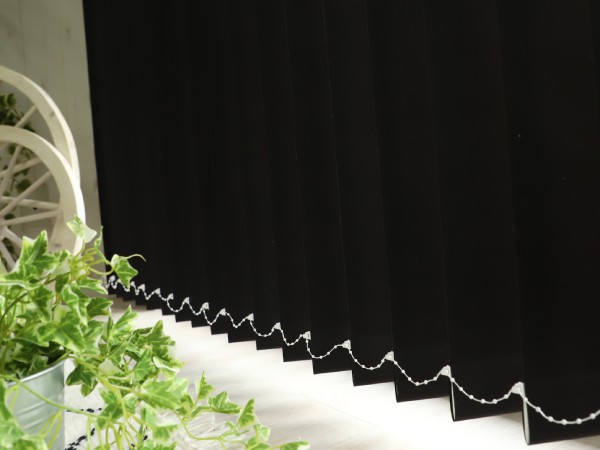 黒のバーチカルブラインド