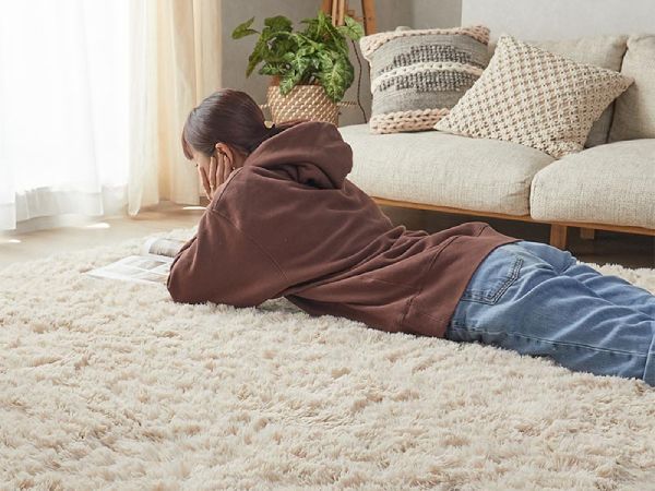 おしゃれなシャギーラグ『シフォン　エクリュ』