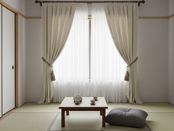 和室にカーテンが取り付けられている
