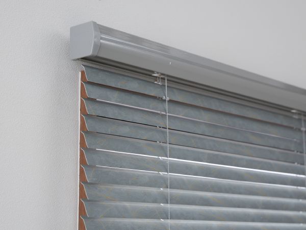 正面付けのブラインド