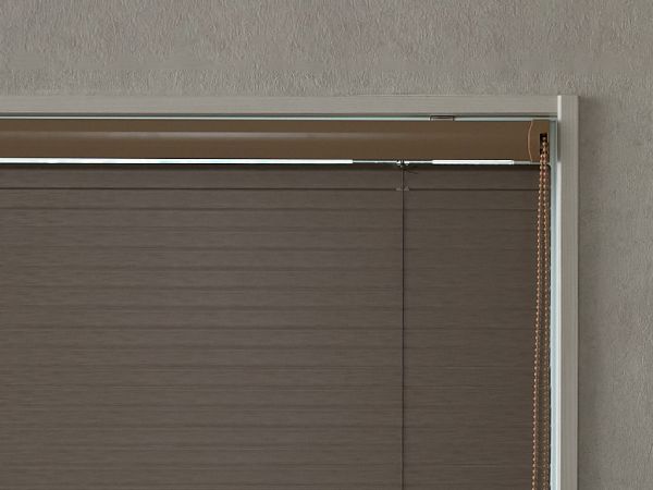 天井付けのブラインド