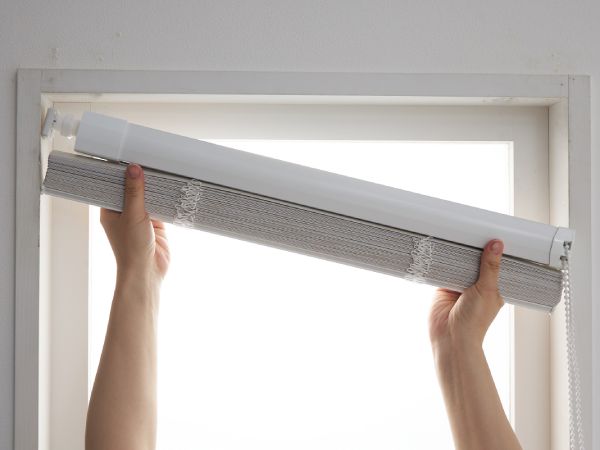 つっぱり式のブラインド