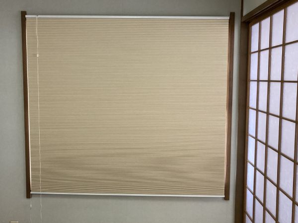 和室にハニカムスクリーンを設置した写真