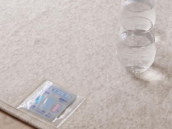 吸水機能付き滑り止め下敷き『カラリーノ』